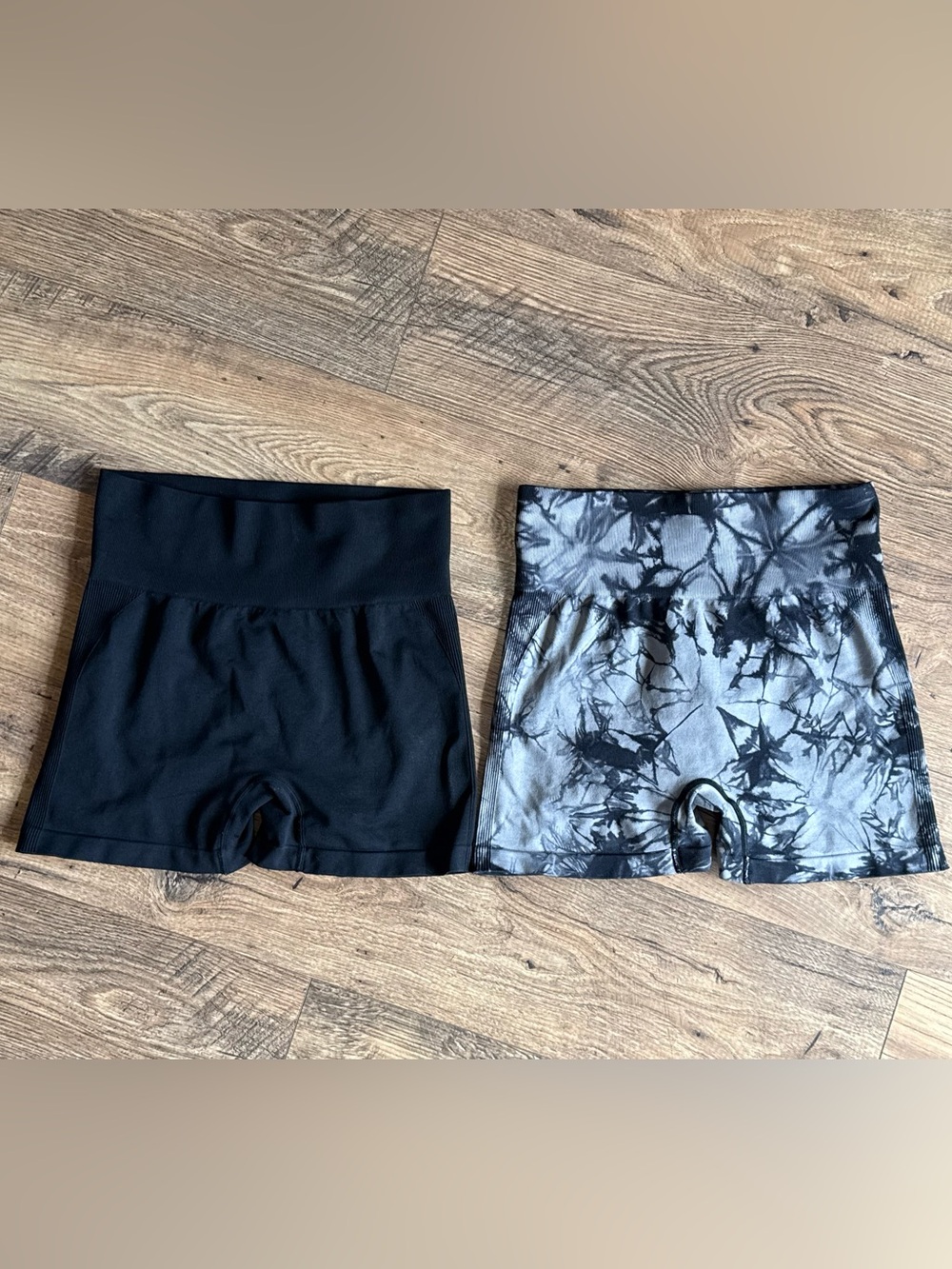 Women’s Active High-Waisted Butt Lifting Biker Shorts - 2Black & Tie-Dye